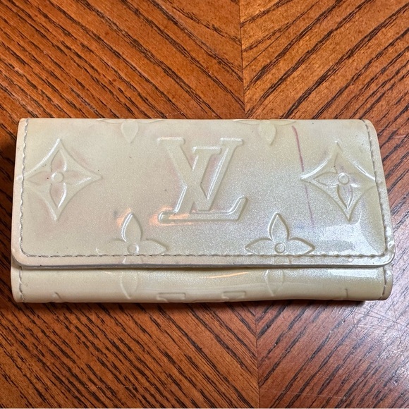 Authentic Louis Vuitton Vernis Key case - Picture 1 of 9